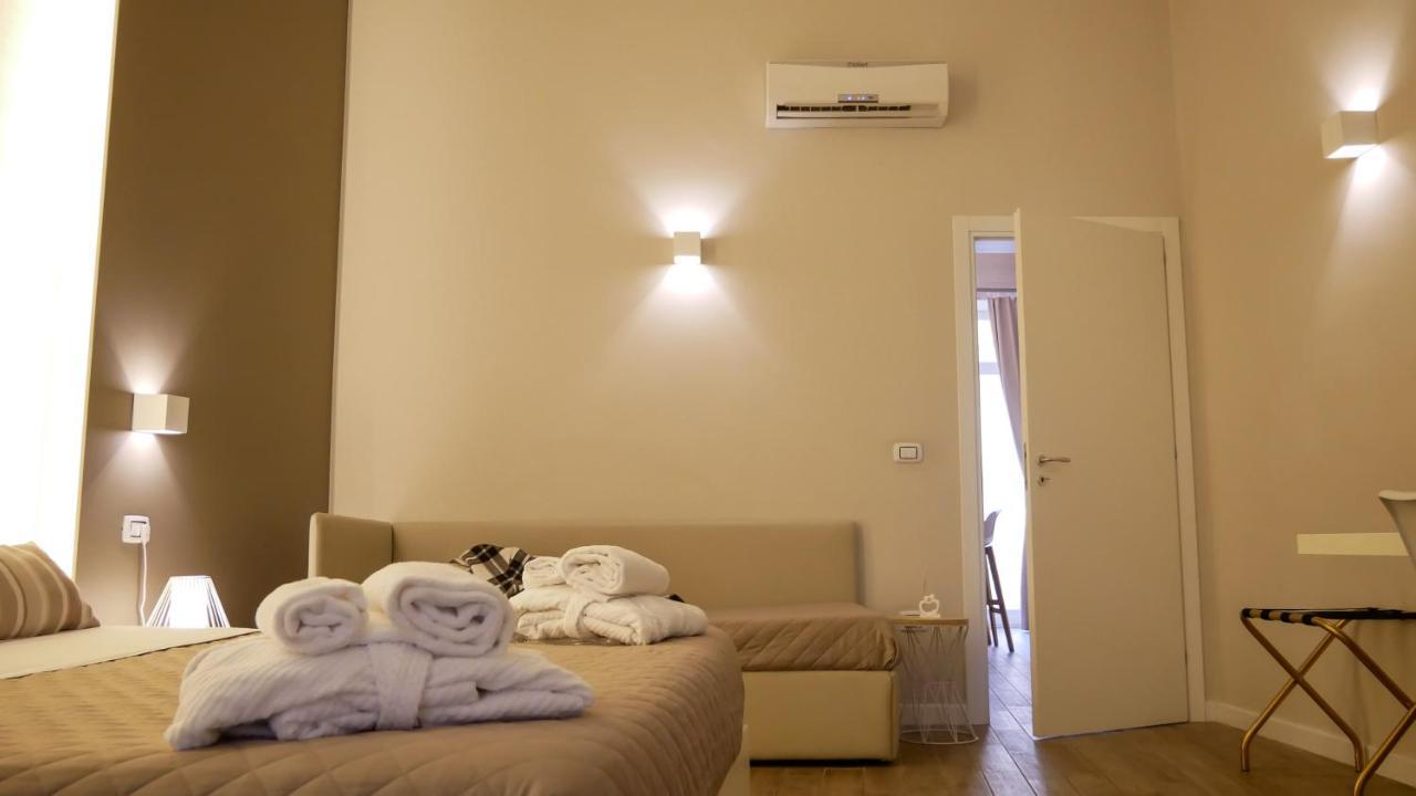 La Banchina Holiday Rooms Trani Exterior foto